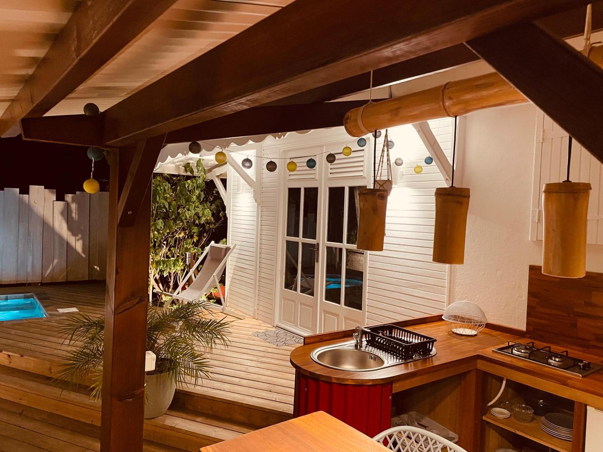 Les Coulirooms - Suite Avec Jacuzzi Et Grande Terrasse Sainte-Anne  Bagian luar foto
