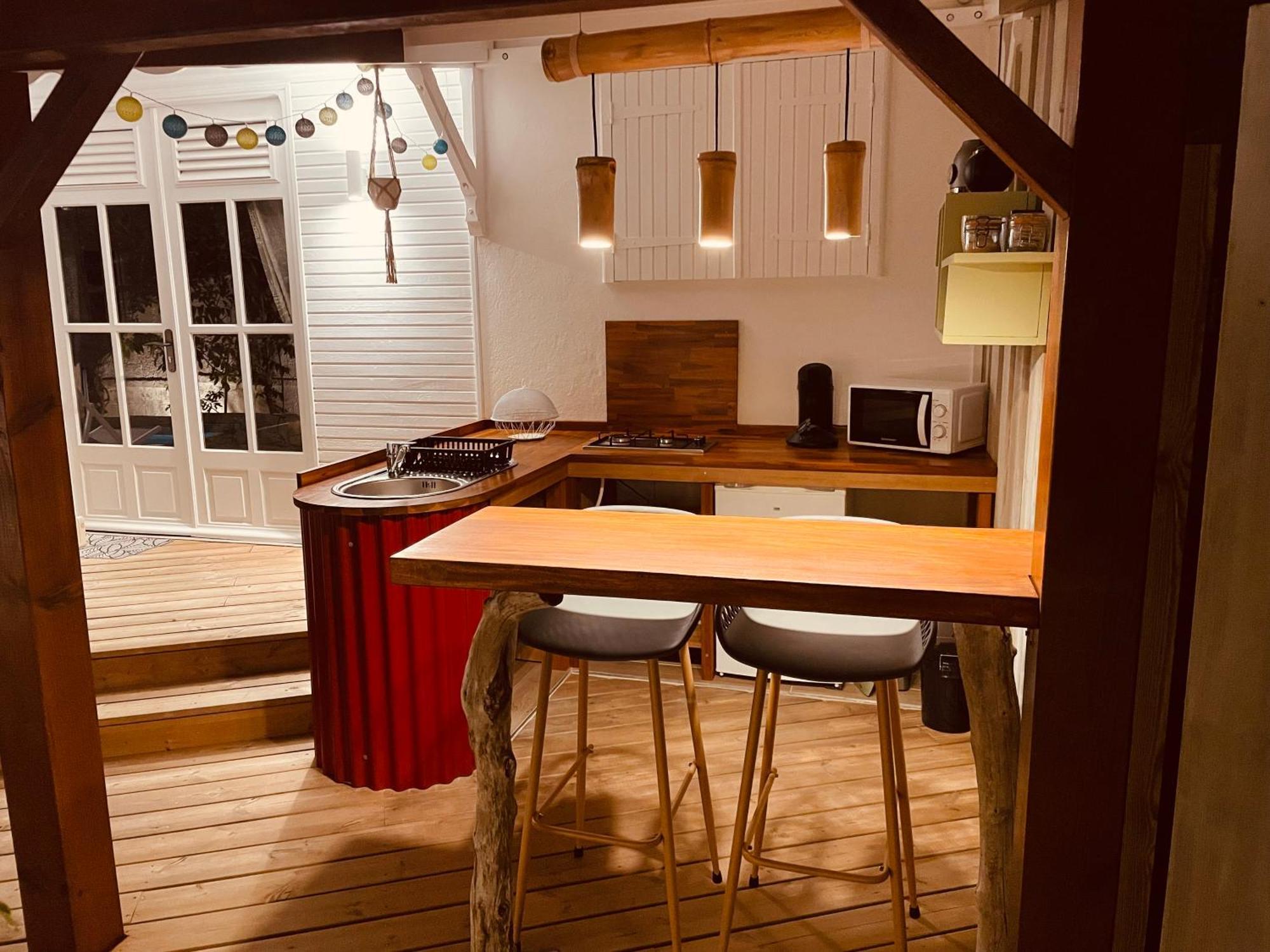 Les Coulirooms - Suite Avec Jacuzzi Et Grande Terrasse Sainte-Anne  Bagian luar foto