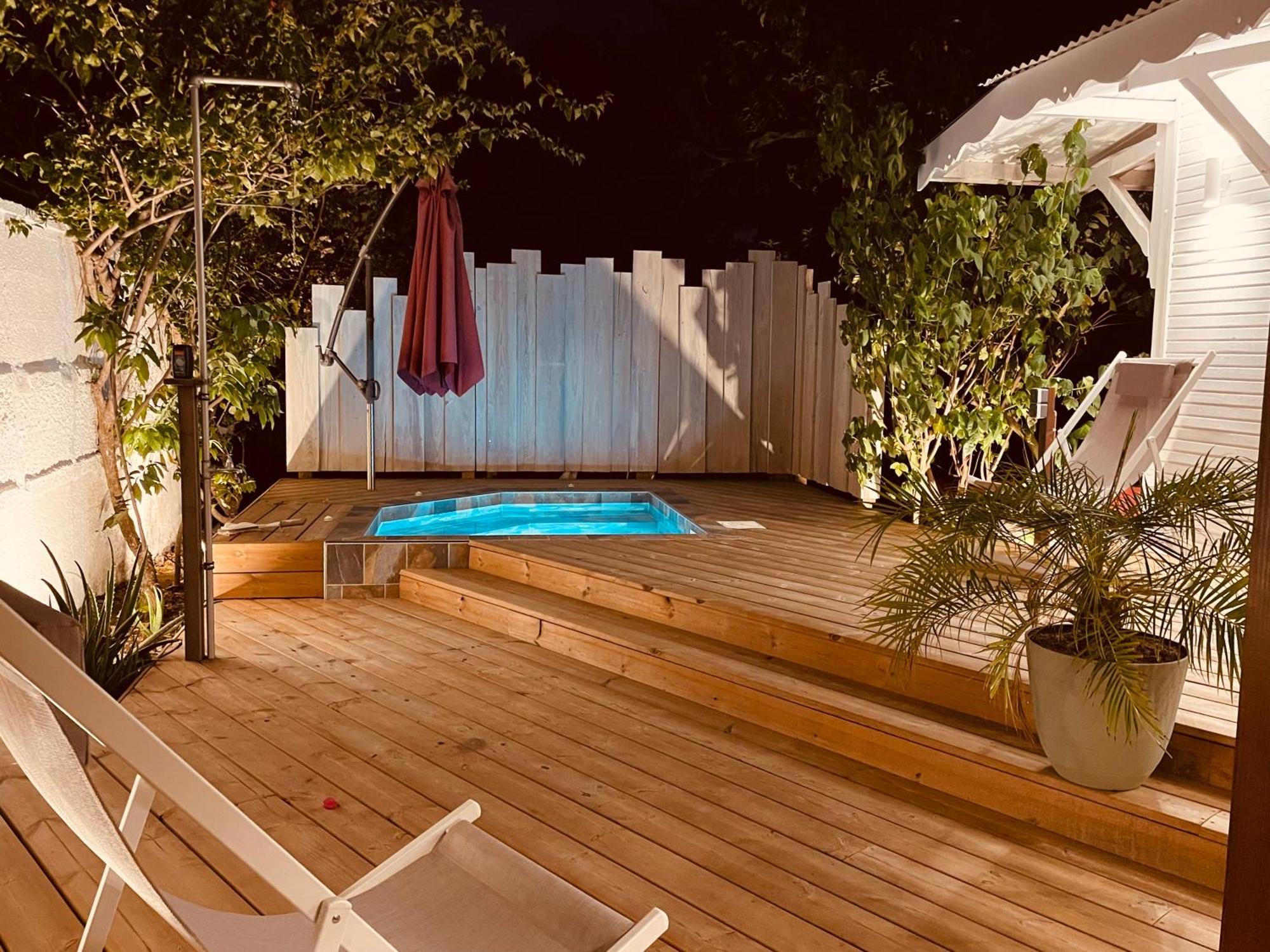 Les Coulirooms - Suite Avec Jacuzzi Et Grande Terrasse Sainte-Anne  Bagian luar foto