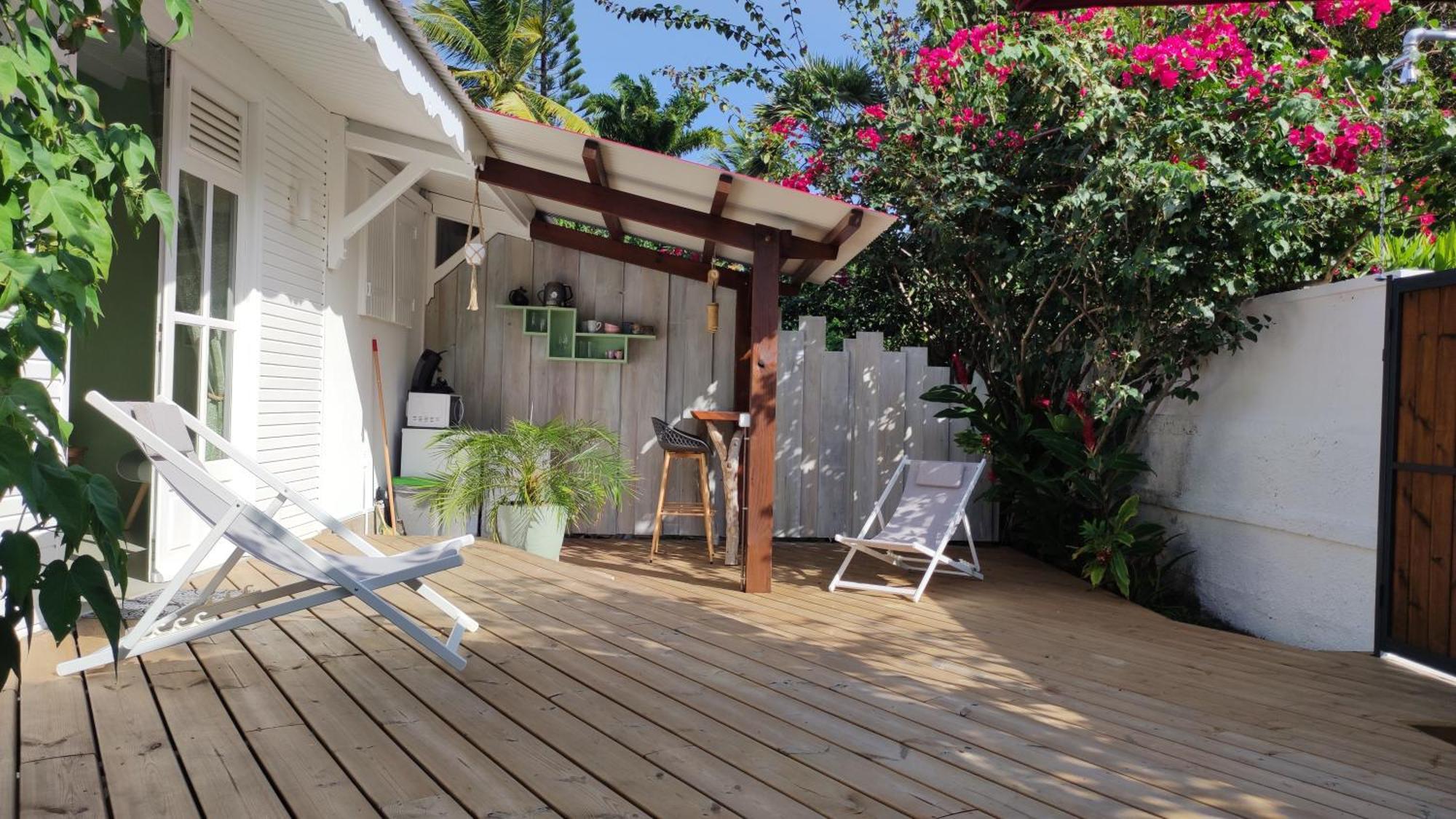 Les Coulirooms - Suite Avec Jacuzzi Et Grande Terrasse Sainte-Anne  Bagian luar foto
