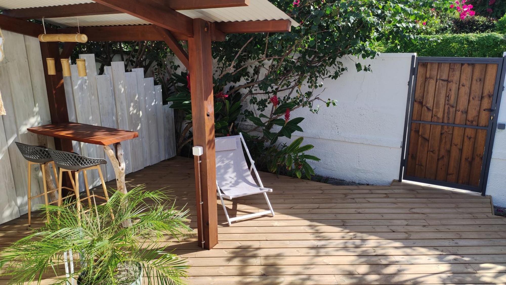Les Coulirooms - Suite Avec Jacuzzi Et Grande Terrasse Sainte-Anne  Bagian luar foto