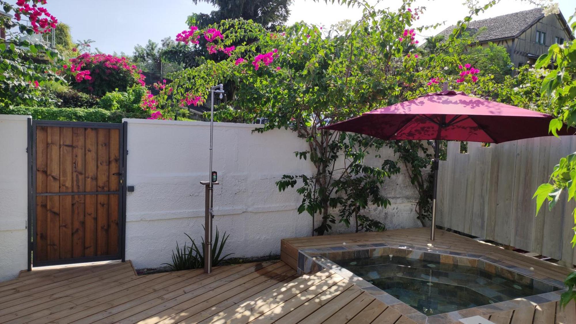 Les Coulirooms - Suite Avec Jacuzzi Et Grande Terrasse Sainte-Anne  Bagian luar foto