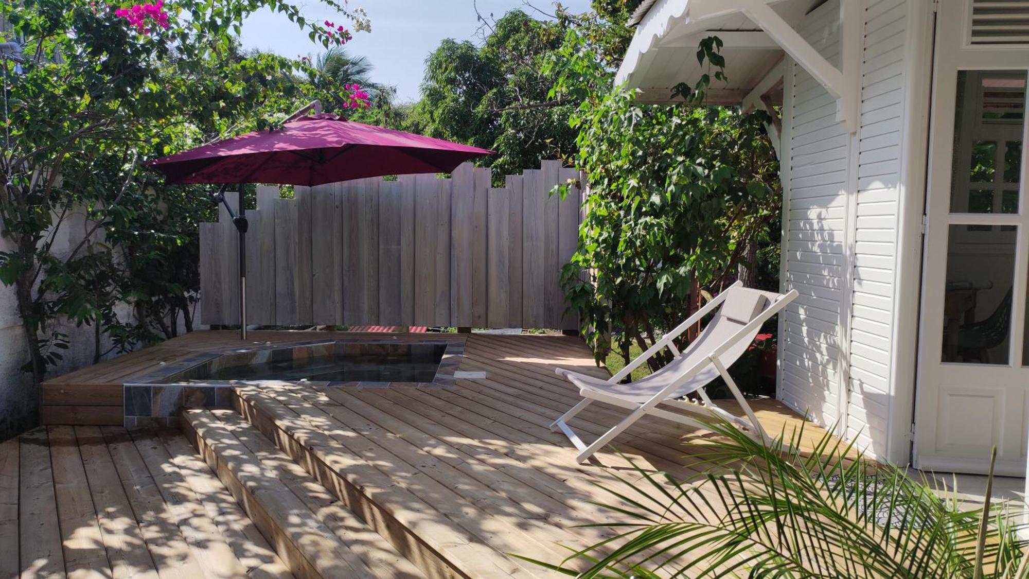 Les Coulirooms - Suite Avec Jacuzzi Et Grande Terrasse Sainte-Anne  Bagian luar foto