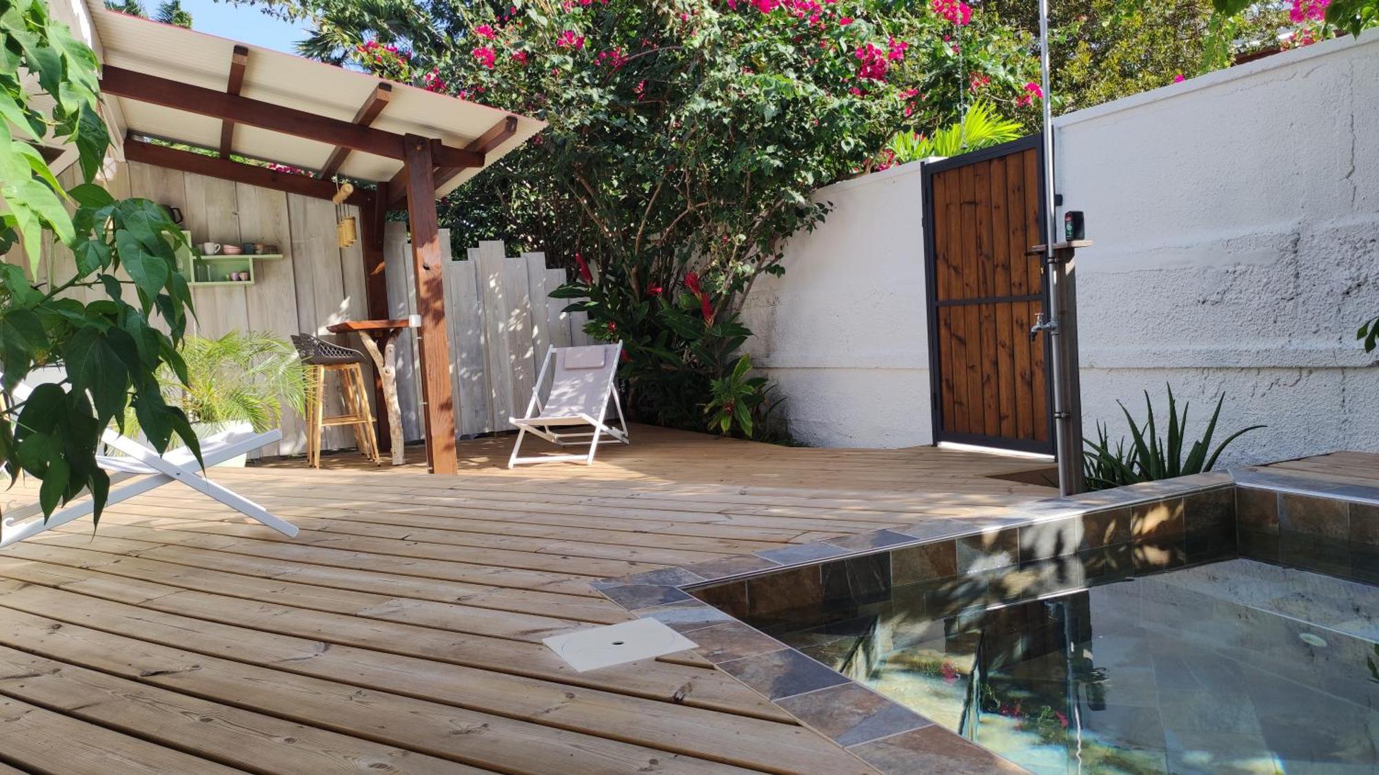 Les Coulirooms - Suite Avec Jacuzzi Et Grande Terrasse Sainte-Anne  Bagian luar foto