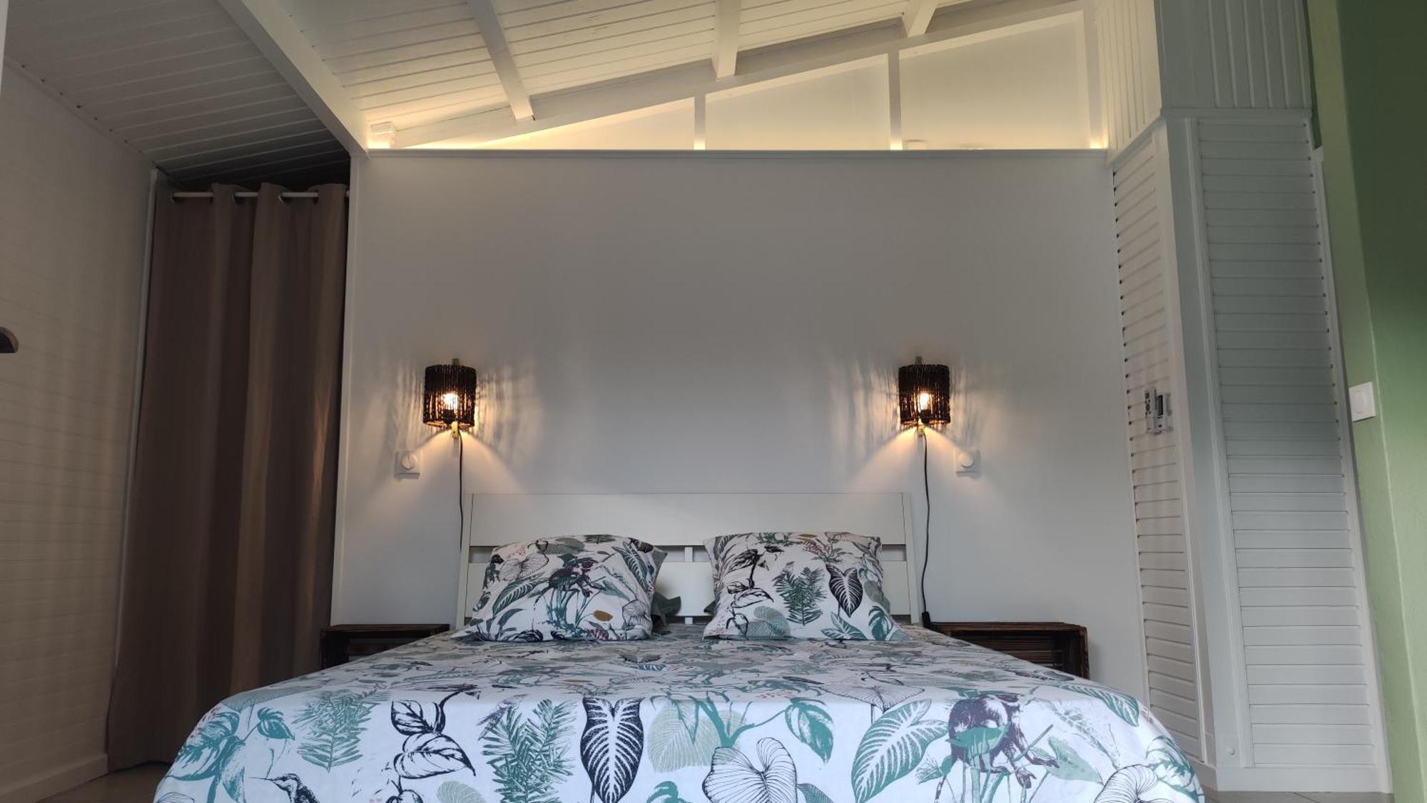 Les Coulirooms - Suite Avec Jacuzzi Et Grande Terrasse Sainte-Anne  Bagian luar foto